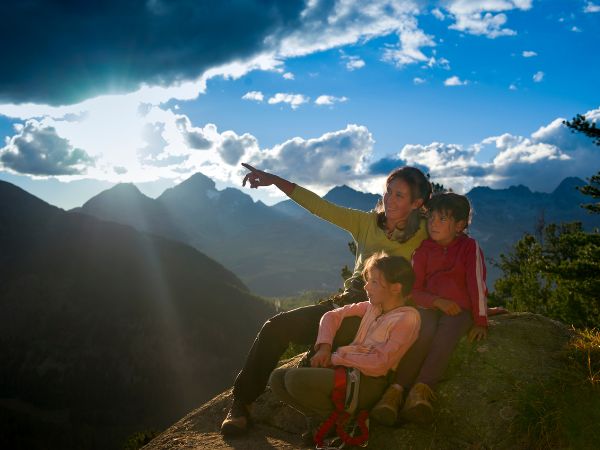 7 sposobów, aby Twoja rodzinna wycieczka trekkingowa była bezpieczna i zabawna